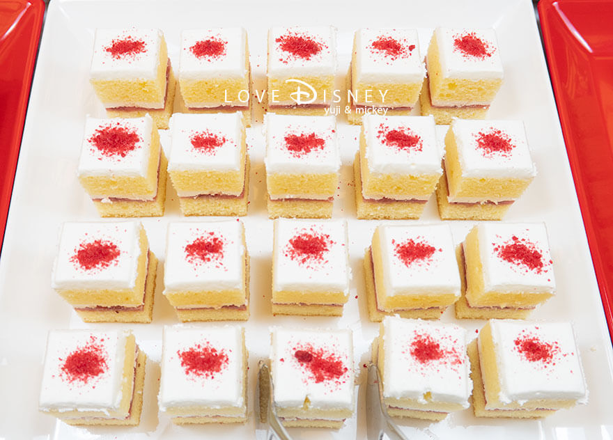 東京ディズニーランド、クリスタルパレス・レストラン、「ディズニー・パルパルーザ、ミニーのファンダーランド」デザート(ストロベリーショートケーキ)