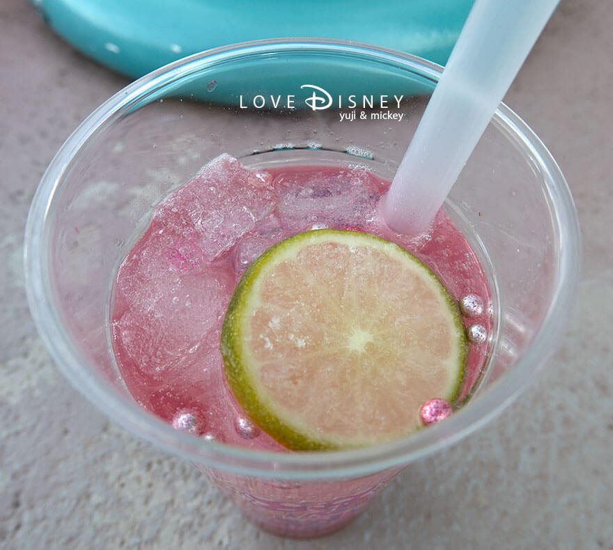 ディズニー・パルパルーザ、ミニーのファンダーランド、スパークリングドリンク（ストロベリー＆ライチー）中身