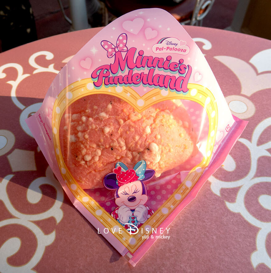 ディズニー・パルパルーザ、ミニーのファンダーランド、スペシャルサンド（サツマイモ、チキン、チーズクリーム、ナッツ）