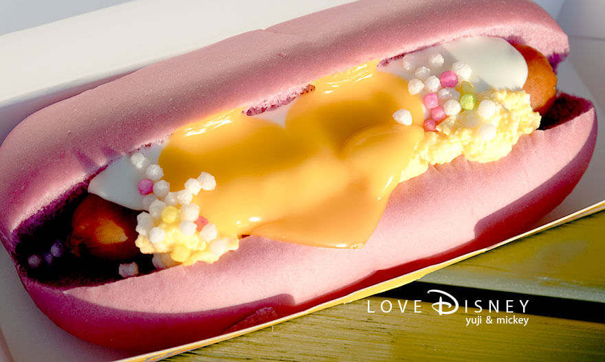 ディズニー・パルパルーザ、ミニーのファンダーランド、スペシャルホットドッグ（チーズ＆エッグ）