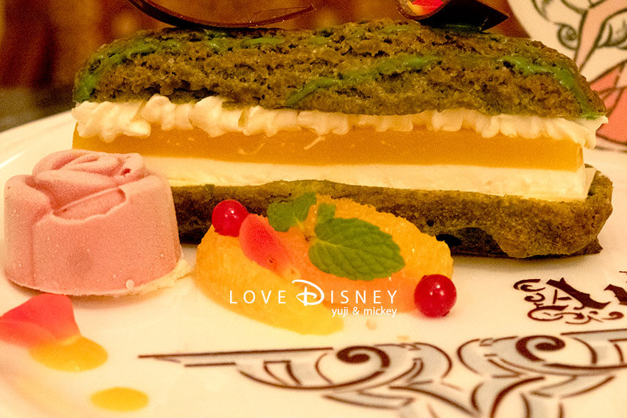 東京ディズニーランドホテル、ドリーマーズ・ラウンジ、ワンス・アポン・ア・ドリームセット（オーロラ姫）デザート（中身）