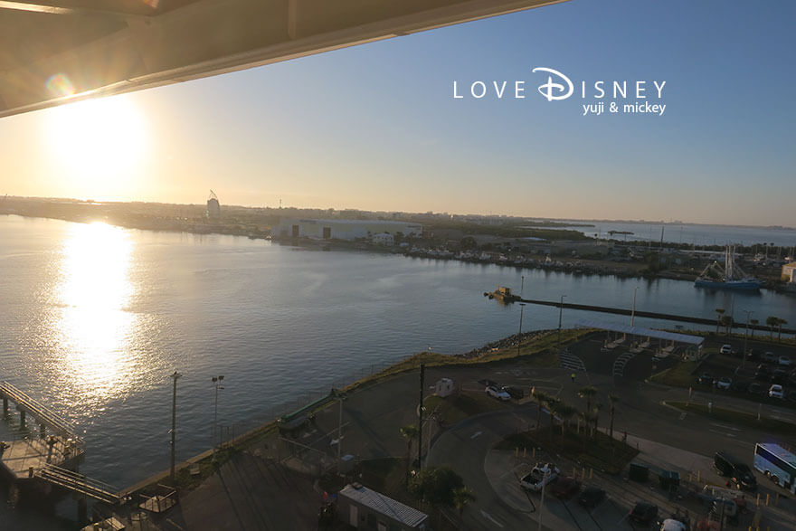 ディズニー・クルーズ・ウィッシュ号、4泊5日バハマコース、部屋のベランダから見る下船する港（その1）