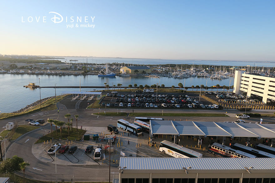 ディズニー・クルーズ・ウィッシュ号、4泊5日バハマコース、部屋のベランダから見る下船する港（その2）