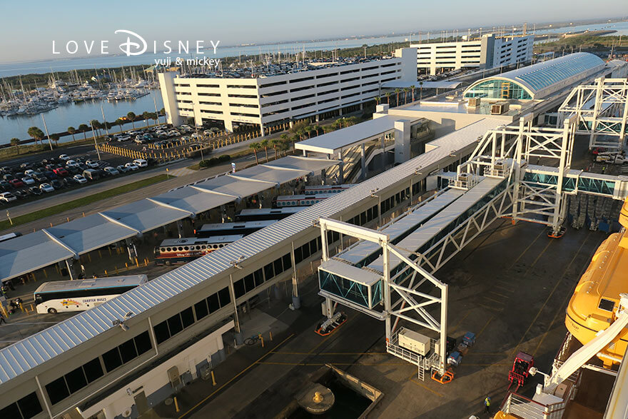 ディズニー・クルーズ・ウィッシュ号、4泊5日バハマコース、部屋のベランダから見る下船する港（その3）