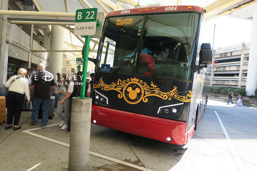 ディズニー・クルーズ・ウィッシュ号、4泊5日バハマコース、港からの移動方法（シャトルバス外観）