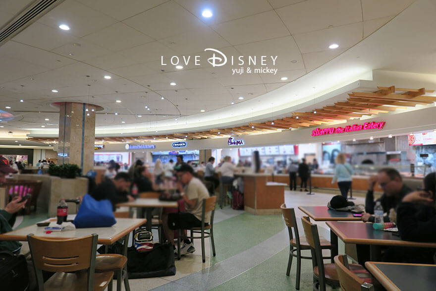 ディズニー・クルーズ・ウィッシュ号、4泊5日バハマコース、空港内のフードコート