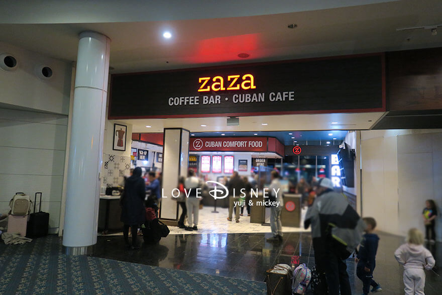 ディズニー・クルーズ・ウィッシュ号、4泊5日バハマコース、出国審査後のエリア（フードコート入口）