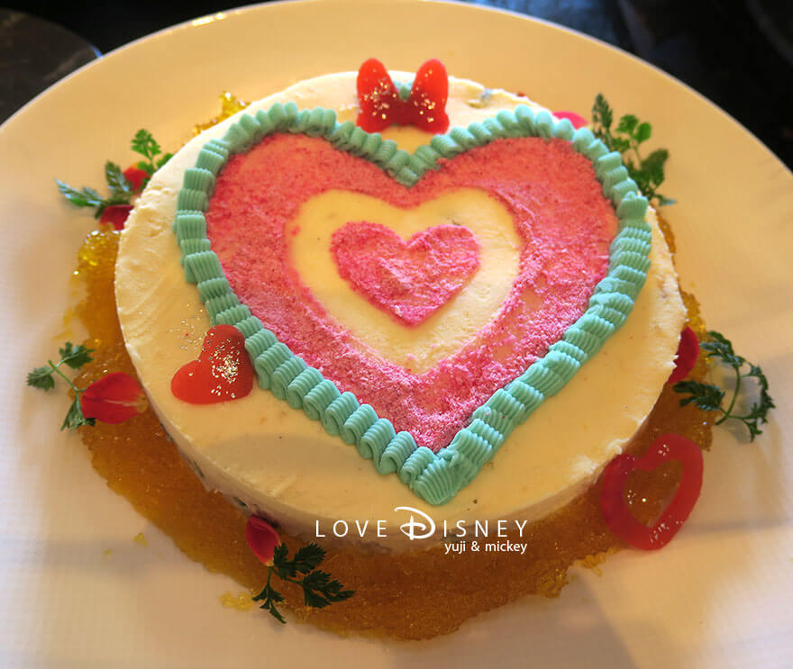 東京ディズニーランドホテル、シャーウッドガーデン・レストラン「ディズニー・パルパルーザ、ミニーのファンダーランド、ブッフェ」冷たい料理（リンゴとクルミのポテトサラダ）