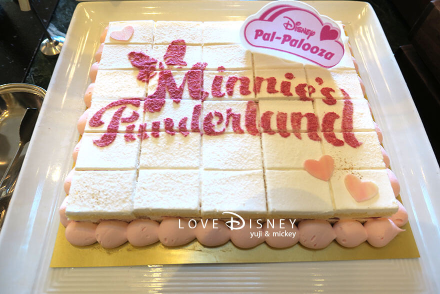 東京ディズニーランドホテル、シャーウッドガーデン・レストラン「ディズニー・パルパルーザ、ミニーのファンダーランド、ブッフェ」デザート（ストロベリーショートケーキ）