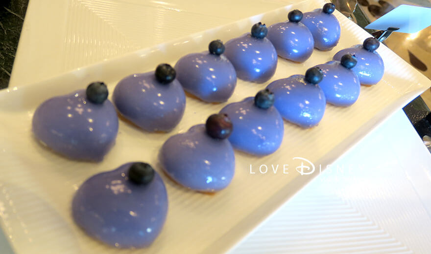 東京ディズニーランドホテル、シャーウッドガーデン・レストラン「ディズニー・パルパルーザ、ミニーのファンダーランド、ブッフェ」デザート（ホワイトチョコレートムース）