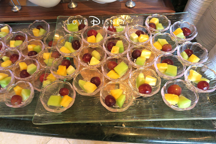 東京ディズニーランドホテル、シャーウッドガーデン・レストラン「ディズニー・パルパルーザ、ミニーのファンダーランド、ブッフェ」デザート（フルーツ）