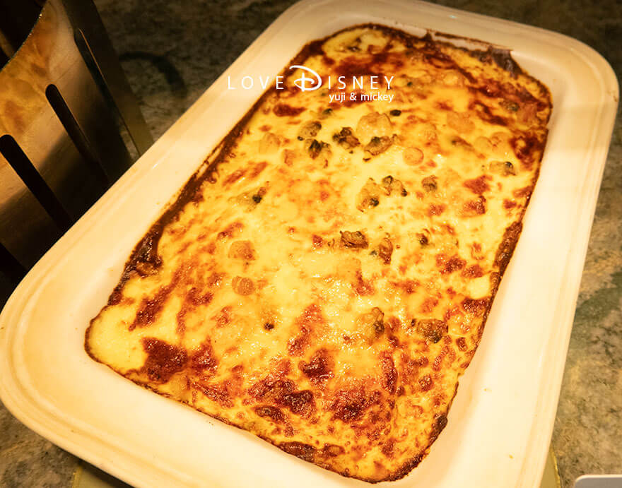 ホテルミラコスタ、オチェーアノ「ダッフィー＆フレンズのハートフェルト・レターズ・オブ・フレンドシップ、ブッフェ」温かい料理（シーフードドリア）