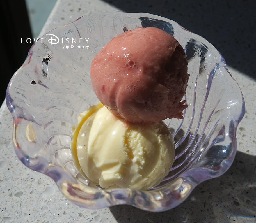 ホテルミラコスタ、オチェーアノ「ダッフィー＆フレンズのハートフェルト・レターズ・オブ・フレンドシップ、ブッフェ」デザート（ストロベリージェラート/バニラジェラート）