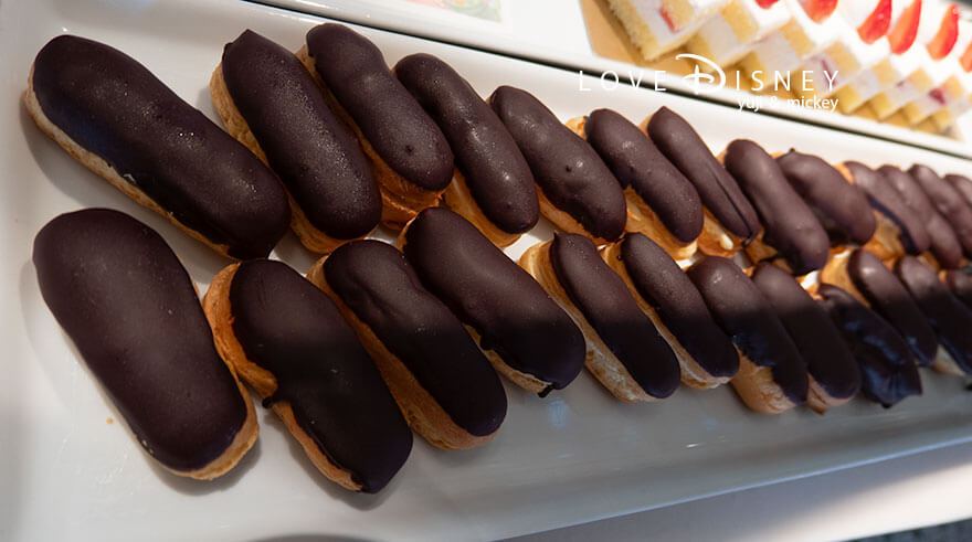 ホテルミラコスタ、オチェーアノ「ダッフィー＆フレンズのハートフェルト・レターズ・オブ・フレンドシップ、ブッフェ」デザート（エクレア）