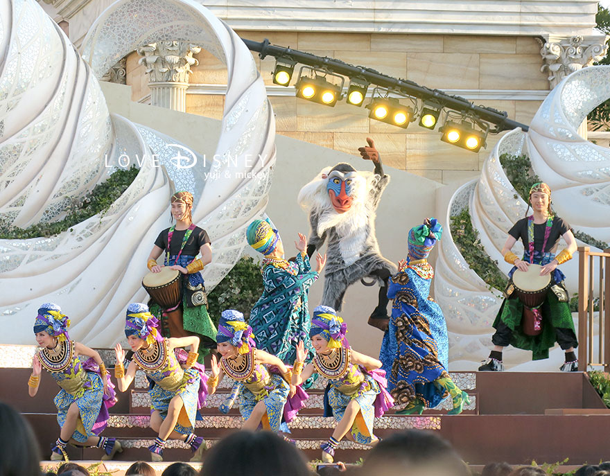 東京ディズニーシー開園25周年エンターテイメント「ダンス・ザ・グローブ！」ラフィキ