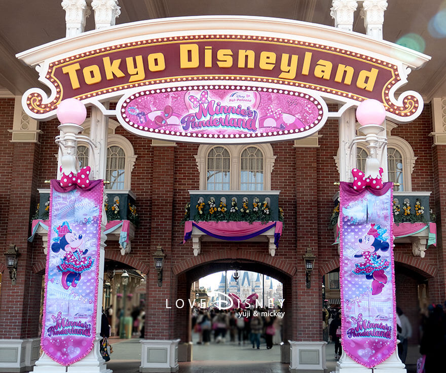 東京ディズニーランド、ディズニー・パルパルーザ2025、ミニーのファンダーランド、デコレーション（ワールドバザール入口）