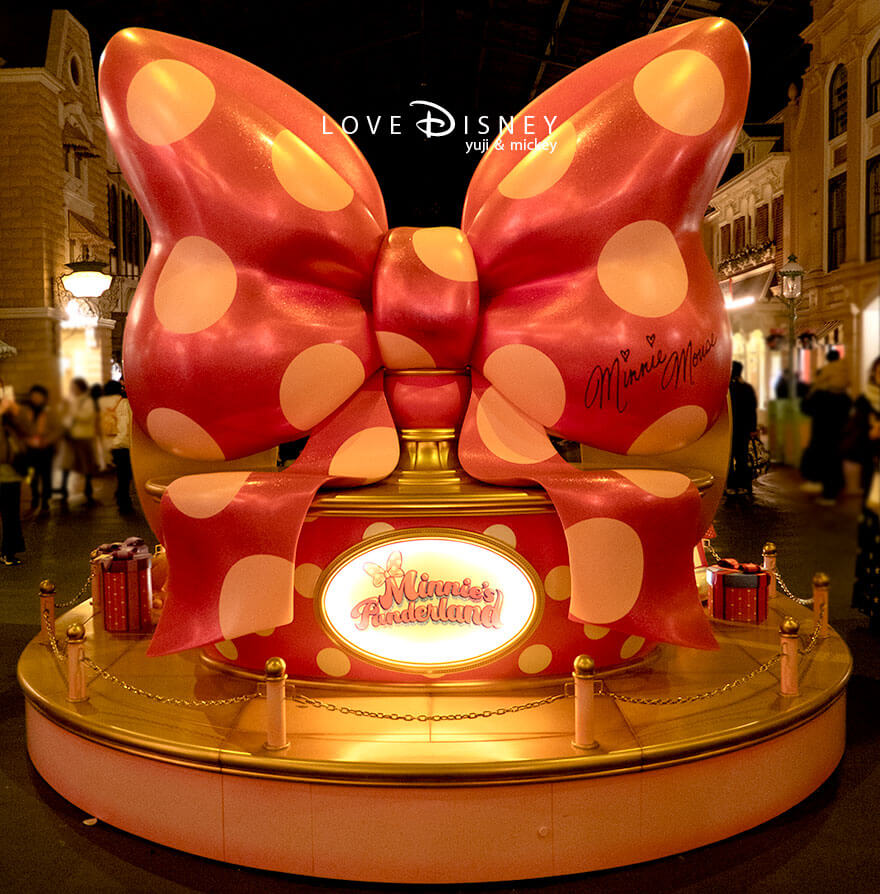 東京ディズニーランド、ディズニー・パルパルーザ2025、ミニーのファンダーランド、デコレーション（ワールドバザール中央）リボン