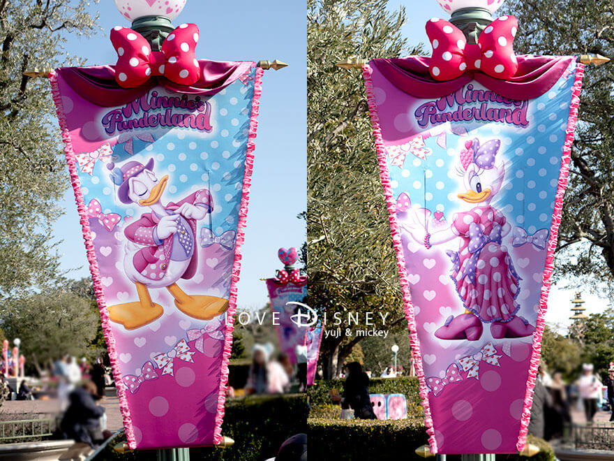 東京ディズニーランド、ディズニー・パルパルーザ2025、ミニーのファンダーランド、デコレーション(プラザ周りのタペストリー)ドナルド&デイジー