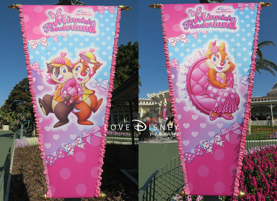 東京ディズニーランド、ディズニー・パルパルーザ2025、ミニーのファンダーランド、デコレーション(プラザ周りのタペストリー)チップ&デール、クラリス