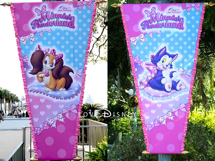 東京ディズニーランド、ディズニー・パルパルーザ2025、ミニーのファンダーランド、デコレーション（プラザ周りのタペストリー）レディー、フィガロ