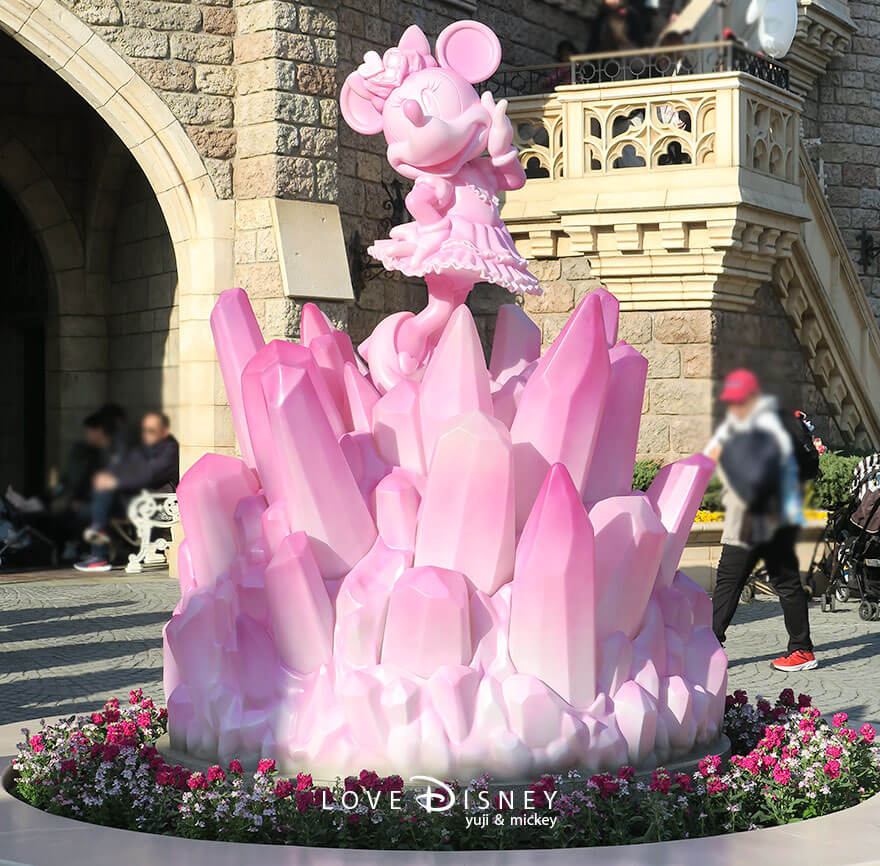 東京ディズニーランド、ディズニー・パルパルーザ2025、ミニーのファンダーランド、デコレーション（シンデレラ城裏）