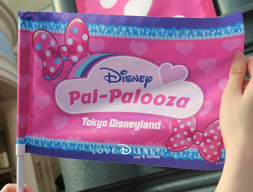 東京ディズニーランド、ディズニー・パルパルーザ2025、ミニーのファンダーランド、デコレーション（キャストが持っている旗）