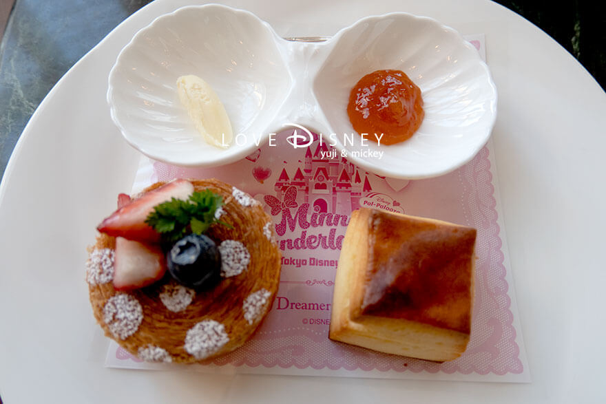 東京ディズニーランドホテル、ドリーマーズ・ラウンジ、「ディズニー・パルパルーザ2026、ミニーのファンダーランド、スペシャルセット」スコーン＆デニッシュ