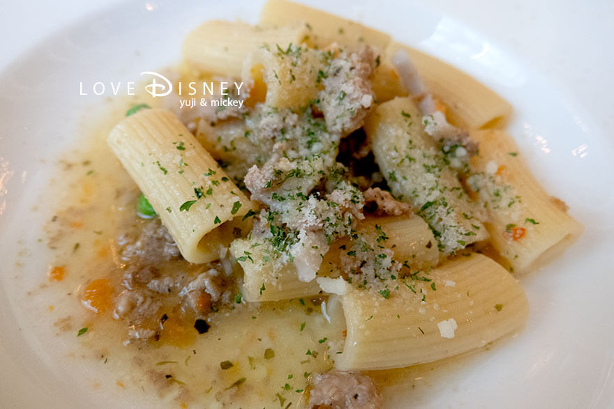 東京ディズニーランドホテル、ドリーマーズ・ラウンジ、「ディズニー・パルパルーザ2026、ミニーのファンダーランド、スペシャルセット」リガトーニ、サルシッチャとレンコンのラグー、山椒の香り