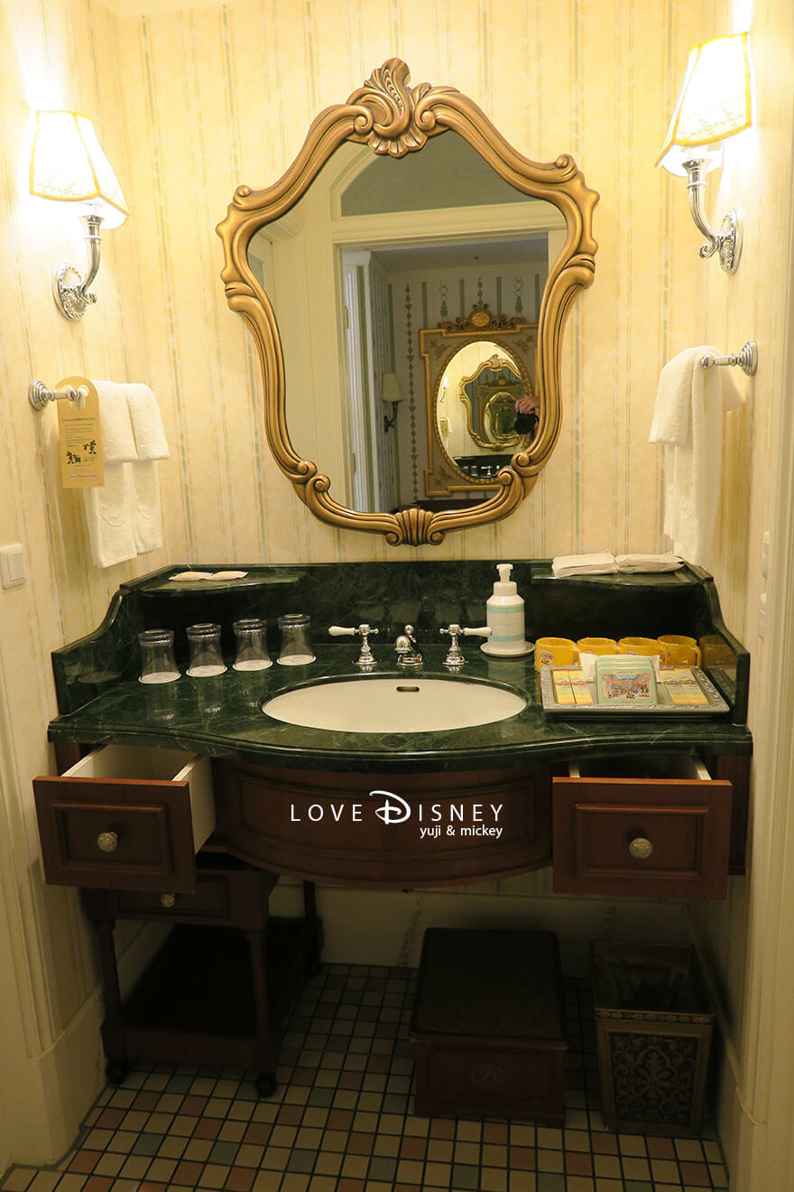 東京ディズニーランドホテル、コンシェルジュ、スーペリアアルコーヴルーム（パークグランドビュー）洗面台