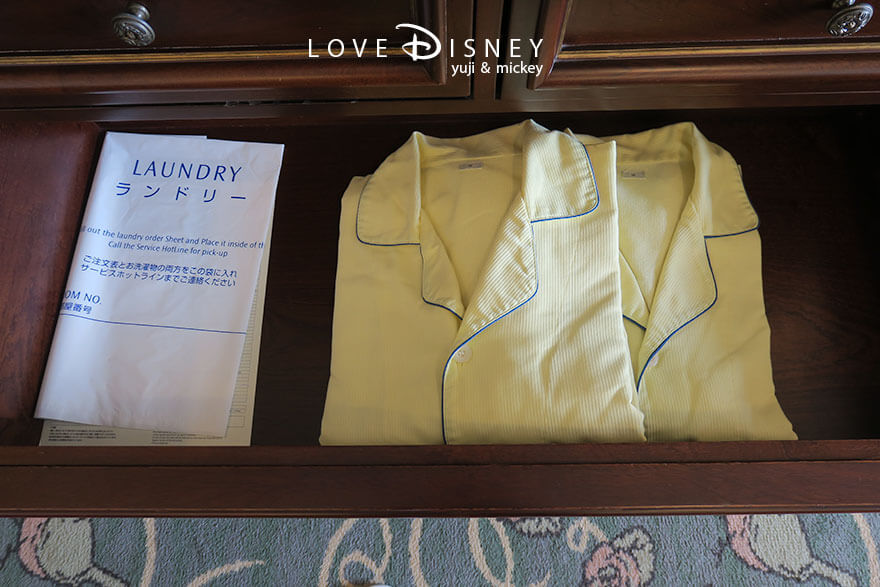 東京ディズニーランドホテル、コンシェルジュ、スーペリアアルコーヴルーム（パークグランドビュー）大人用パジャマ、ランドリー袋