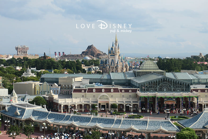 東京ディズニーランドホテル、コンシェルジュ、スーペリアアルコーヴルーム（パークグランドビュー）窓からの眺望（その3）