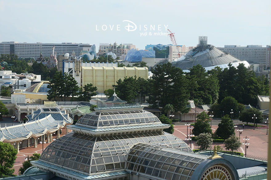 東京ディズニーランドホテル、コンシェルジュ、スーペリアアルコーヴルーム（パークグランドビュー）窓からの眺望（その4）