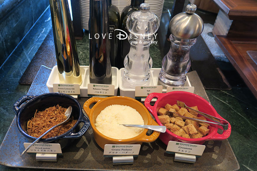 東京ディズニーランドホテル「シャーウッドガーデン・レストラン」ディズニー・パルパルーザ、ヴァネロペのスウィーツ・ポップ・ワールドブッフェ、冷たい料理（調味料）