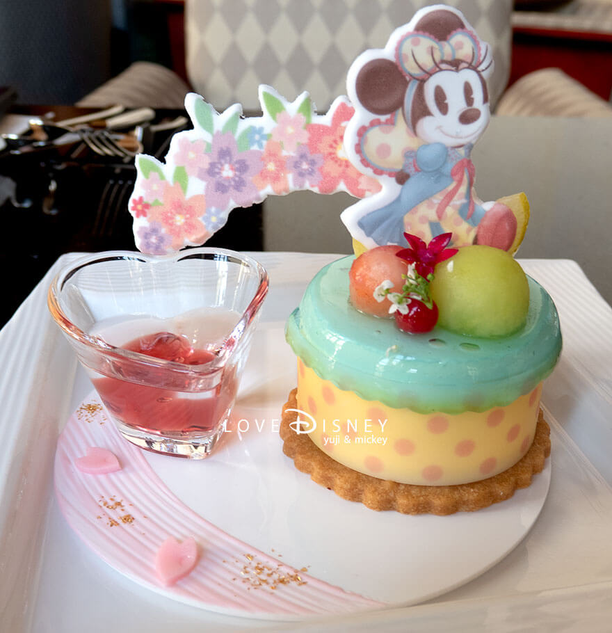 ディズニーアンバサダーホテル、ハイピリオン・ラウンジ「ミニーのスプリング・デイドリーム」期間限定ケーキセット