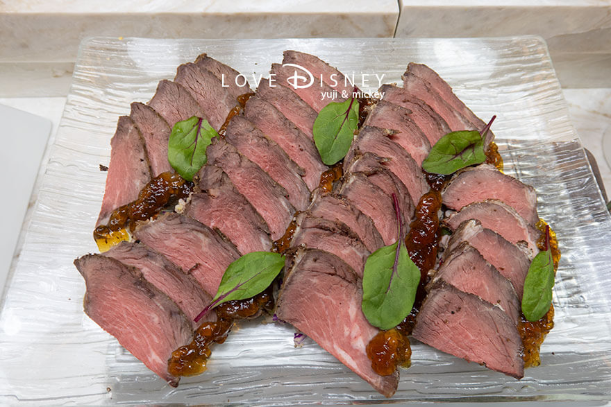 東京ディズニーランド、クリスタルパレス・レストラン「ディズニー・パルパルーザ、ヴァネロペのスウィーツ・ポップ・ワールド」冷たい料理（本日のおすすめ）