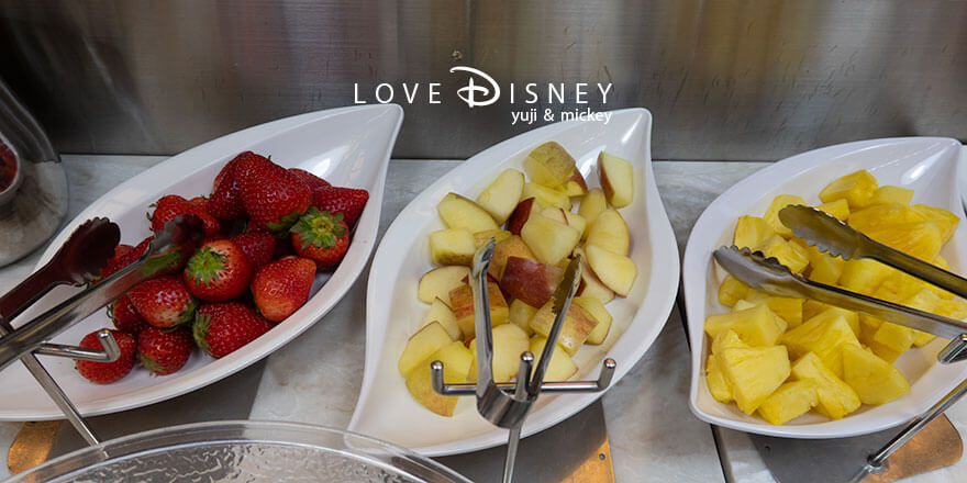 東京ディズニーランド、クリスタルパレス・レストラン「ディズニー・パルパルーザ、ヴァネロペのスウィーツ・ポップ・ワールド」デザート（フルーツ）