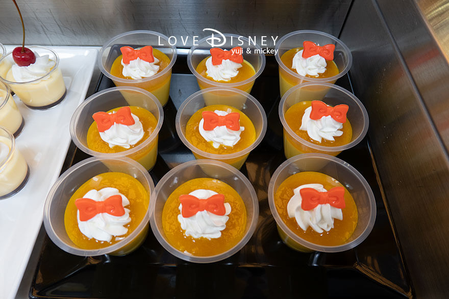 東京ディズニーランド、クリスタルパレス・レストラン「ディズニー・パルパルーザ、ヴァネロペのスウィーツ・ポップ・ワールド」デザート（トロピカルフルーツムース）