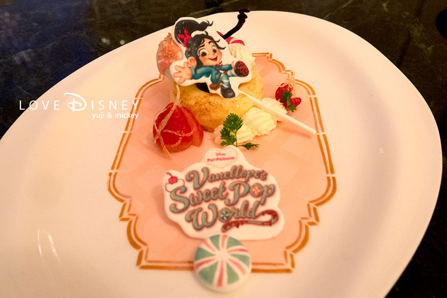 東京ディズニーランドホテル、ドリーマーズ・ラウンジ、ディズニー・パルパルーザ「ヴァネロペのスウィーツ・ポップ・ワールド」スペシャルセット（デザート）正面