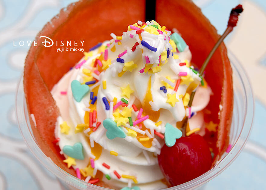 東京ディズニーランド、「ディズニー・パルパルーザ、ヴァネロペのスウィーツ・ポップ・ワールド」グルメ、アイスクリームコーン（パルパルーザ・パルフェ）上