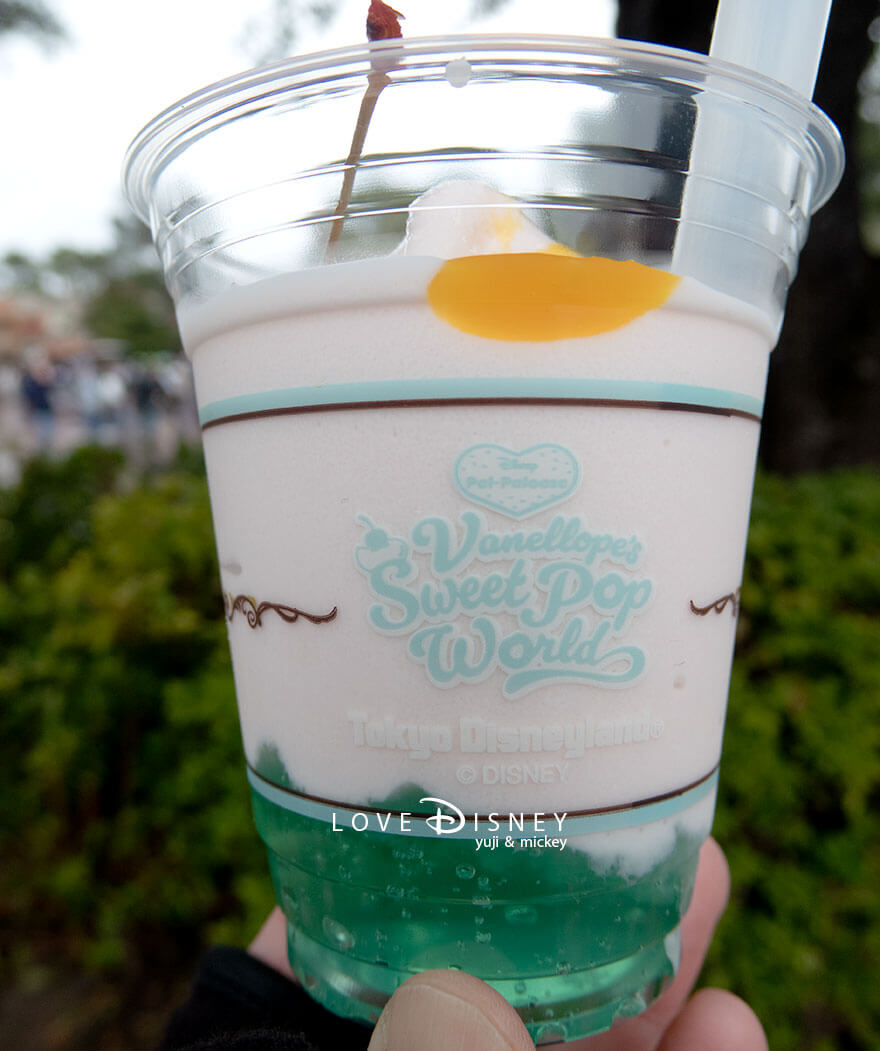東京ディズニーランド、「ディズニー・パルパルーザ、ヴァネロペのスウィーツ・ポップ・ワールド」グルメ、トルバドールタバン、ピーチスムージー＆ライムゼリー（横）