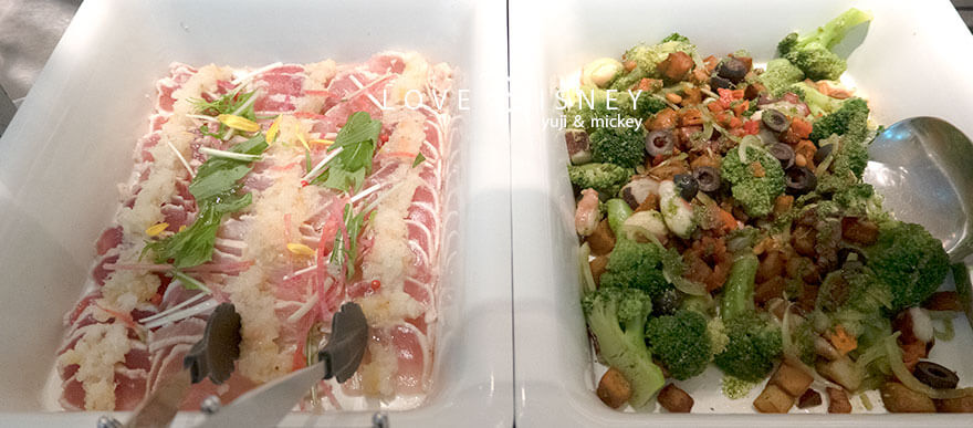 東京ディズニーシー・ホテルミラコスタ「オチェーアノ」ブッフェ、冷たい料理（マグロのカルパッチョ 柚子風味/タコとポテトのバジルソース）