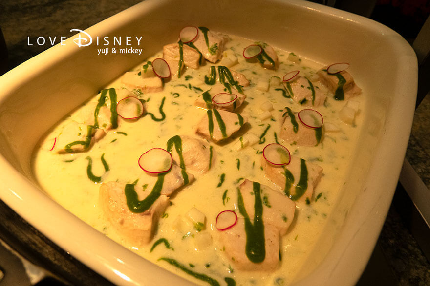 東京ディズニーシー・ホテルミラコスタ「オチェーアノ」ブッフェ、温かい料理（白身魚のスチーム、蕪のソース）