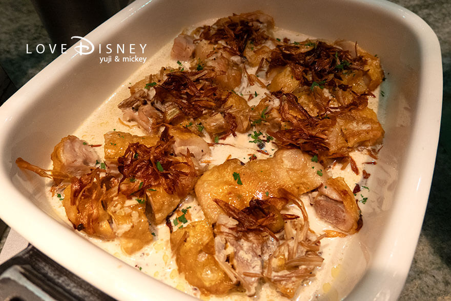 東京ディズニーシー・ホテルミラコスタ「オチェーアノ」ブッフェ、温かい料理（チキンのロースト キノコクリームソース）