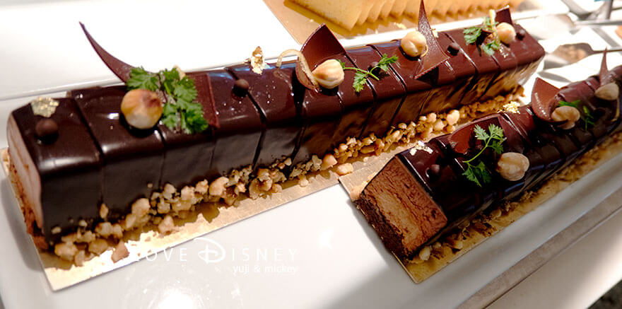 東京ディズニーシー・ホテルミラコスタ「オチェーアノ」ブッフェ、デザート（チョコレートとヘーゼルナッツのムース）