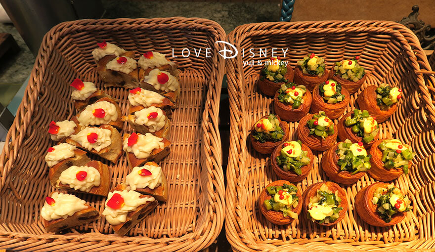 オチェーアノ TDS25周年ブッフェ イチジクと白餡のブレッド 春野菜のデニッシュ