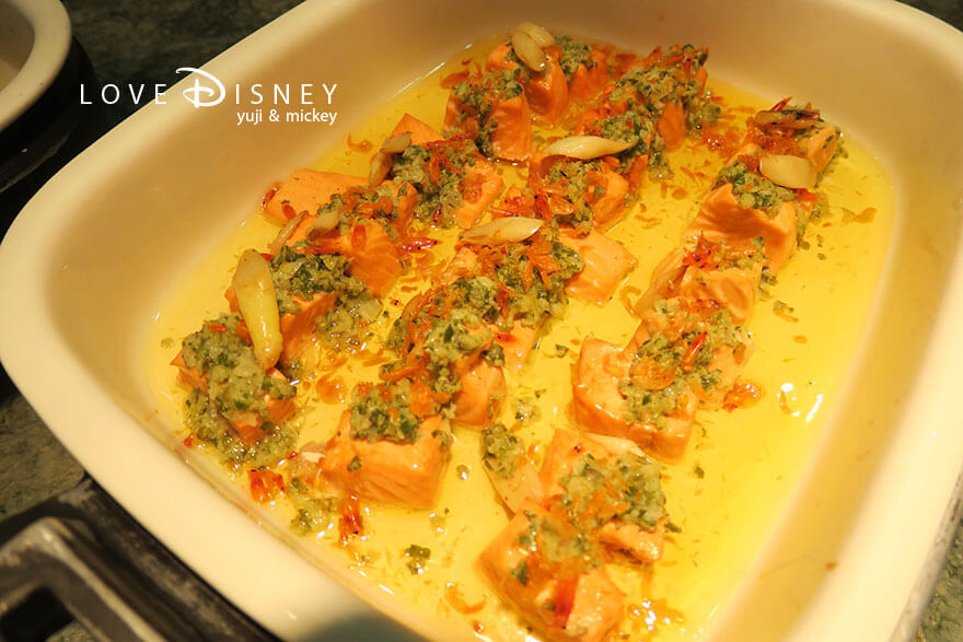 オチェーアノ TDS25周年ブッフェ サーモンのスチーム 桜エビのラヴィゴットソース