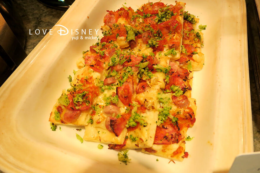 オチェーアノ TDS25周年ブッフェ シラスとサラミのピッツァ