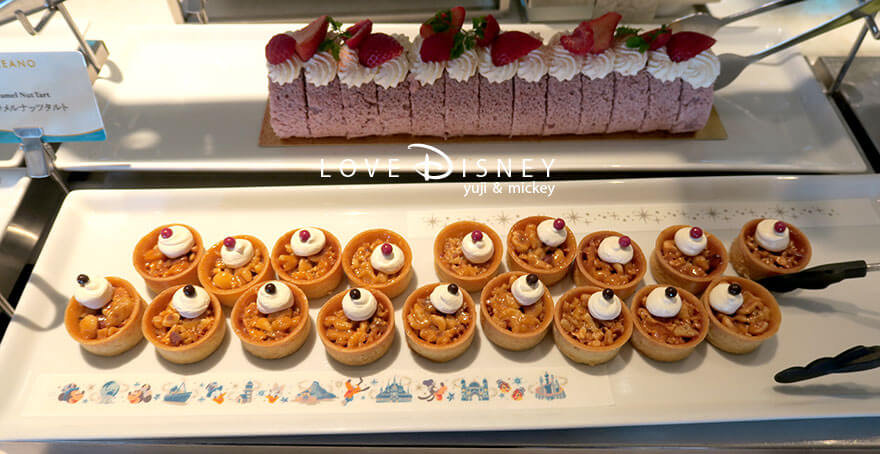 オチェーアノ TDS25周年ブッフェ 苺のロールケーキ キャラメルナッツタルト