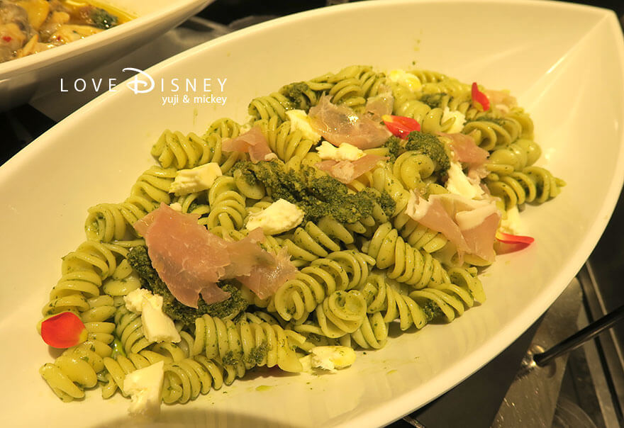 シェフ・ミッキー スパークリング・ジュビリーブッフェ パスタサラダハーブソース