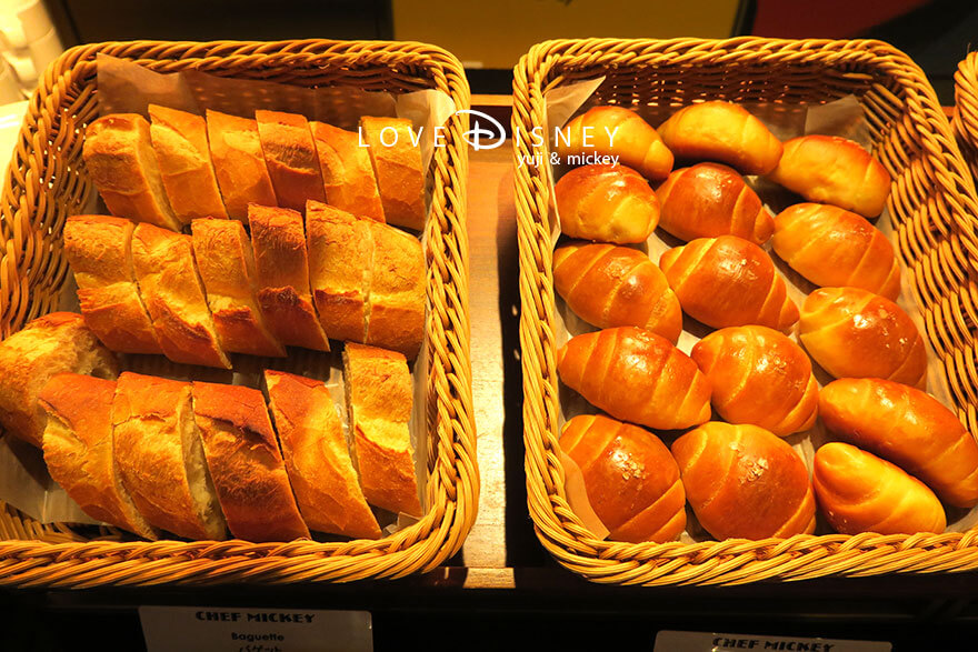 シェフ・ミッキー スパークリング・ジュビリーブッフェ バゲット バターロール